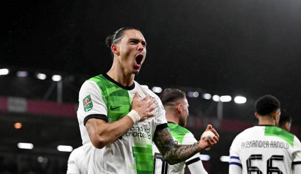 开云app安全认证-疯狂轮换见证努氏弧线！南海岸雨夜利物浦胜利逃亡