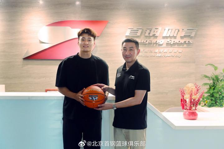北京男篮注册16人:赵睿3年C类合同加盟 方硕&翟晓川&丘天续约