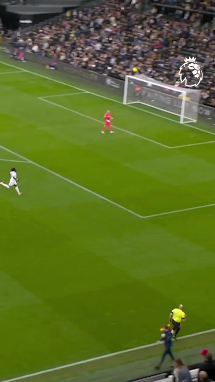 开云体育app安全下载-被狂嘘!英超官号发维卡里奥开大脚失误,配文:有趣的任意球😅