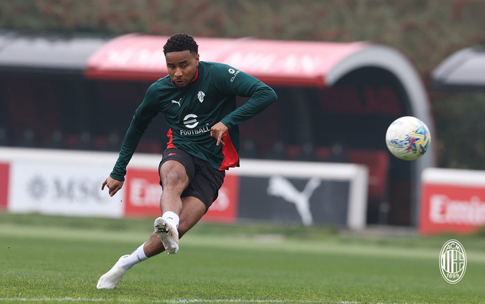 开云在线-希门尼斯回归米兰合练|圣地亚哥·希门尼斯|AC米兰|圣地亚哥-希门尼斯|阿尔瓦罗-希门尼斯|ac米兰_新浪新闻